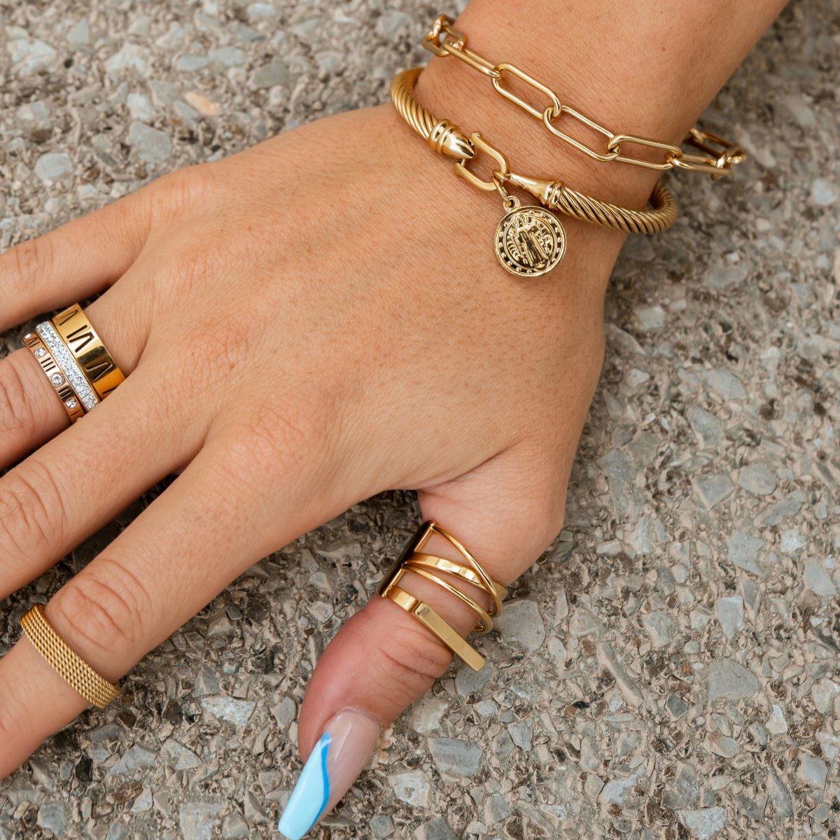 Armband mit Anhänger des Heiligen Benedikt, 18 Karat vergoldet.
